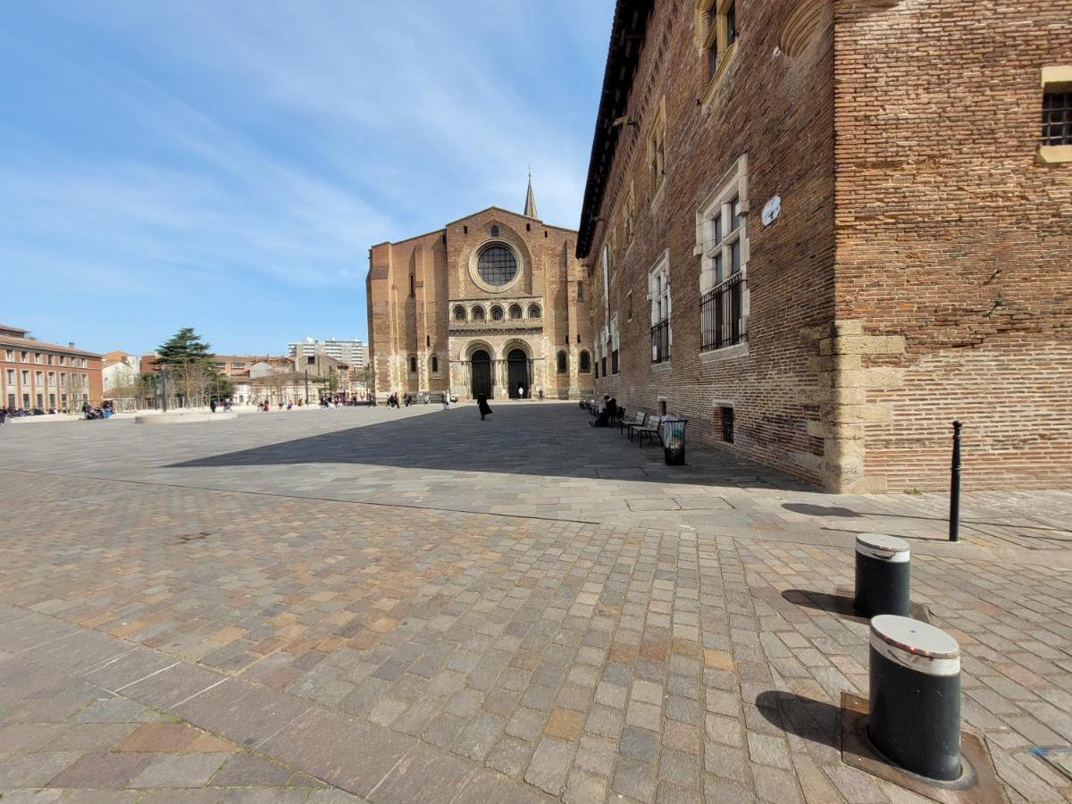 - Basilique St-sernin------- Netflix Apartment *